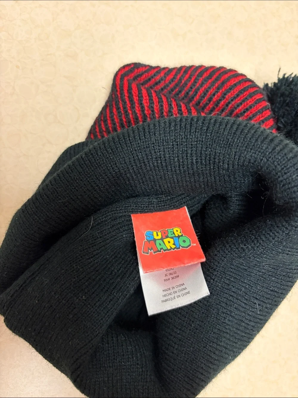 Nintendo Super Mario Knit Pom Beanie - Black & Red